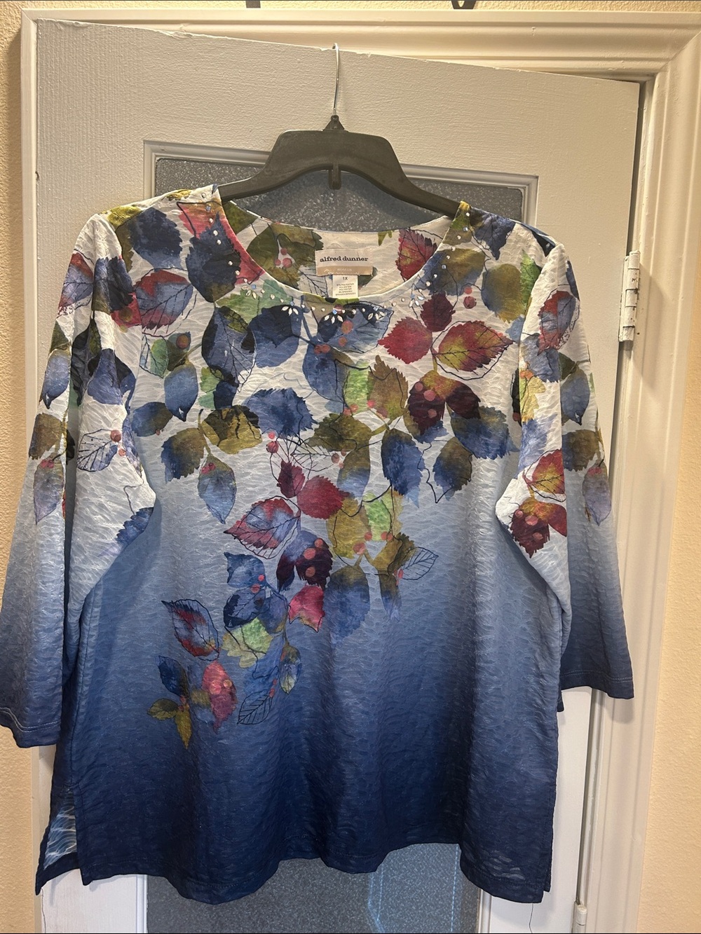 Alfred Dunner Blue Ombre Leaf-Print Long Sleeve Tee. 1 X